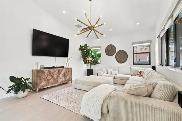 Listing Photo 9