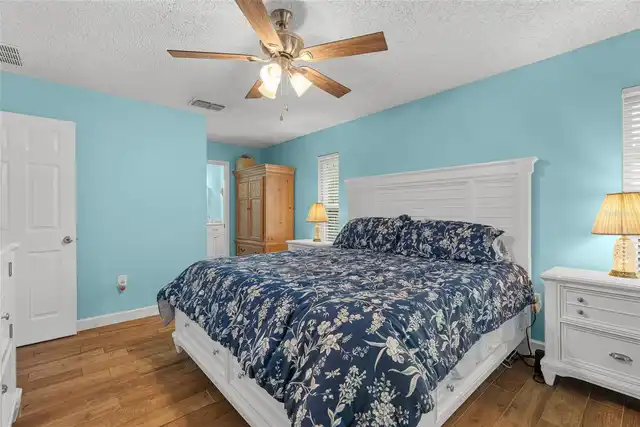 Listing Photo 12