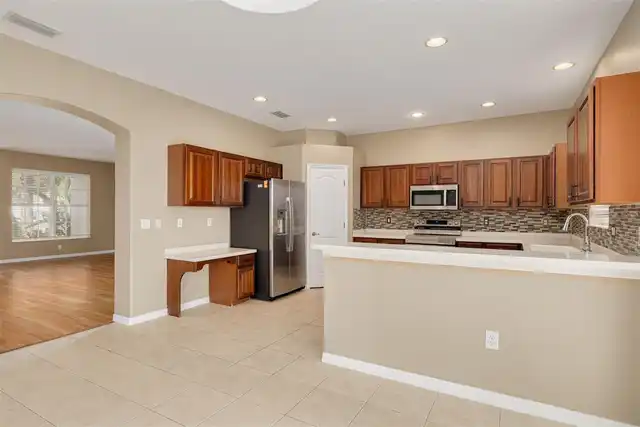Listing Photo 8