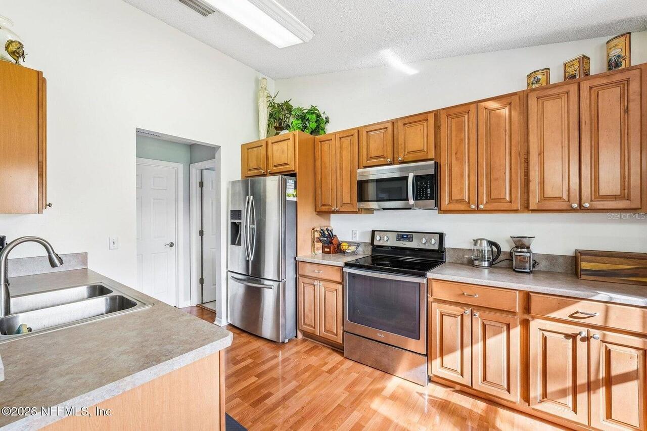 Listing Photo 9