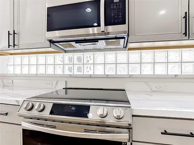 Listing Photo 11
