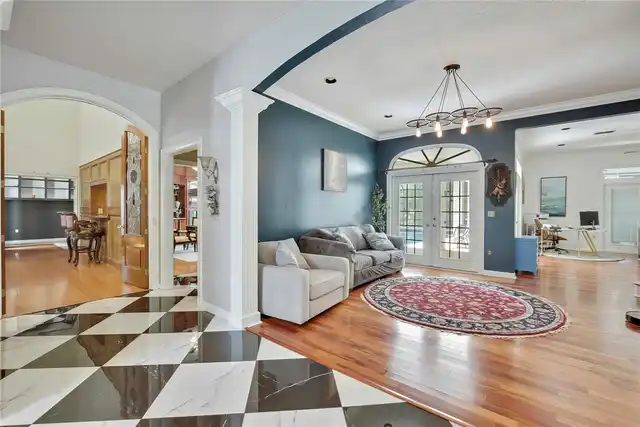 Listing Photo 11
