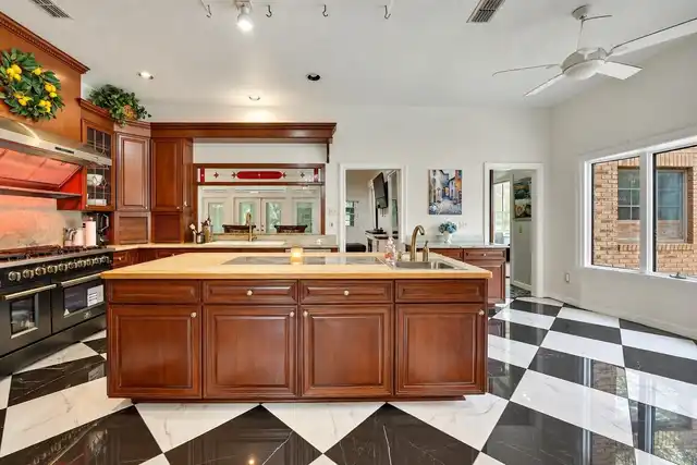 Listing Photo 19