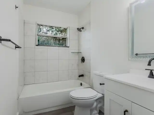Listing Photo 12
