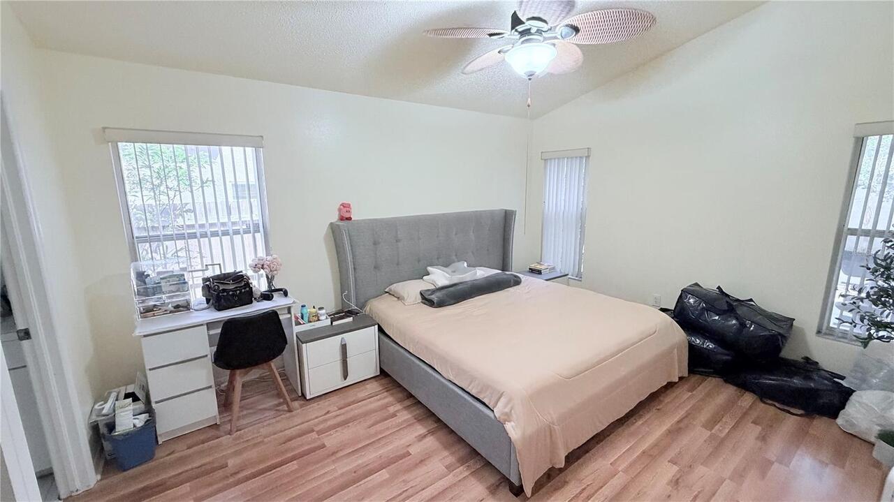 Listing Photo 9