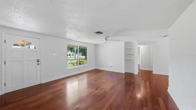 Listing Photo 6
