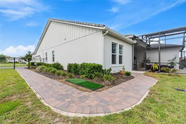 Listing Photo 11