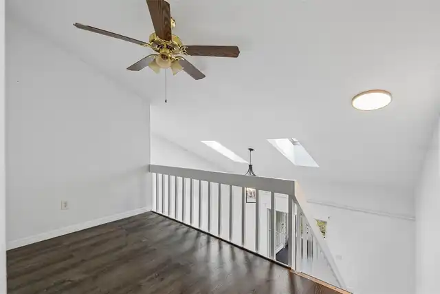 Listing Photo 11