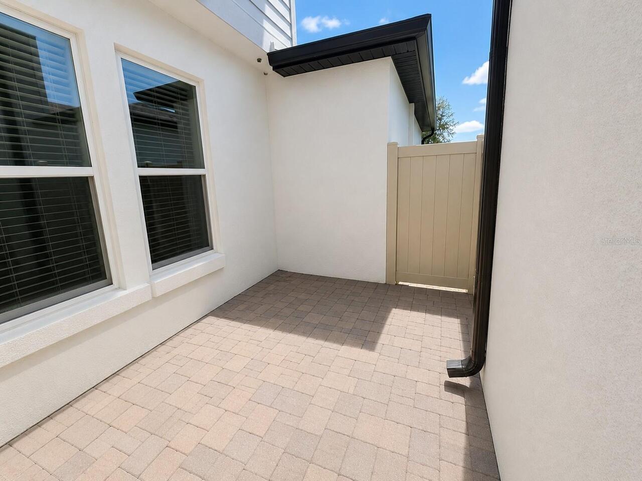 Listing Photo 10