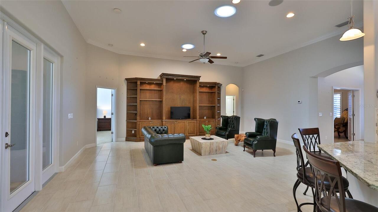Listing Photo 12