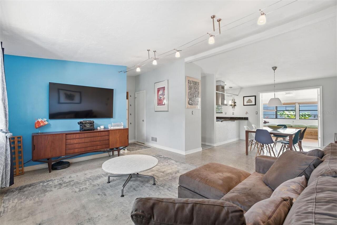 Listing Photo 11