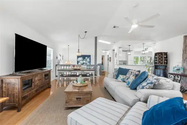 Listing Photo 11