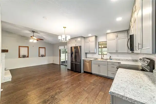 Listing Photo 8