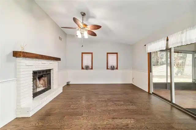 Listing Photo 14