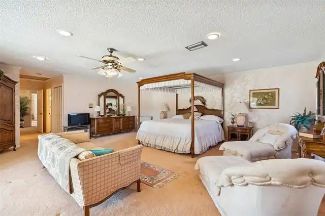 Listing Photo 14