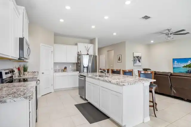 Listing Photo 11