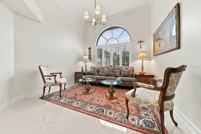 Listing Photo 12