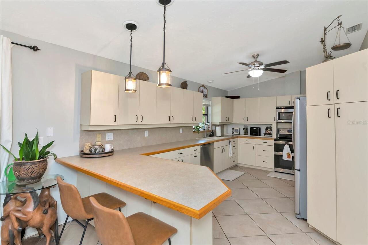 Listing Photo 11
