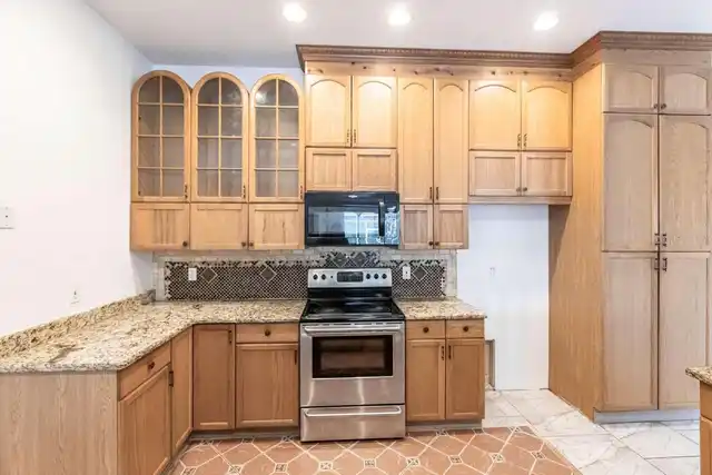 Listing Photo 16