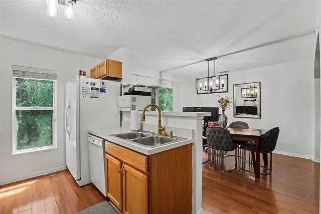 Listing Photo 6