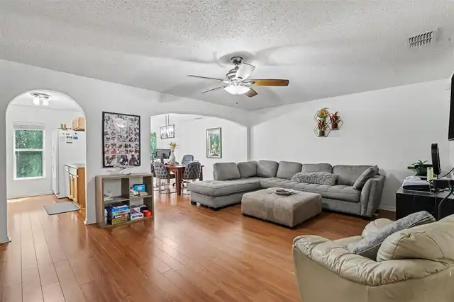 Listing Photo 10
