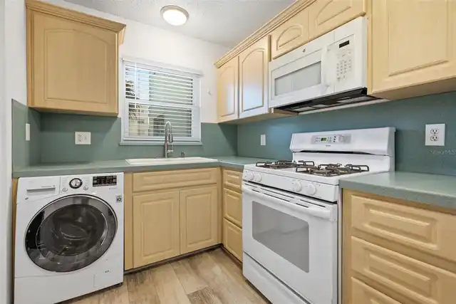 Listing Photo 12