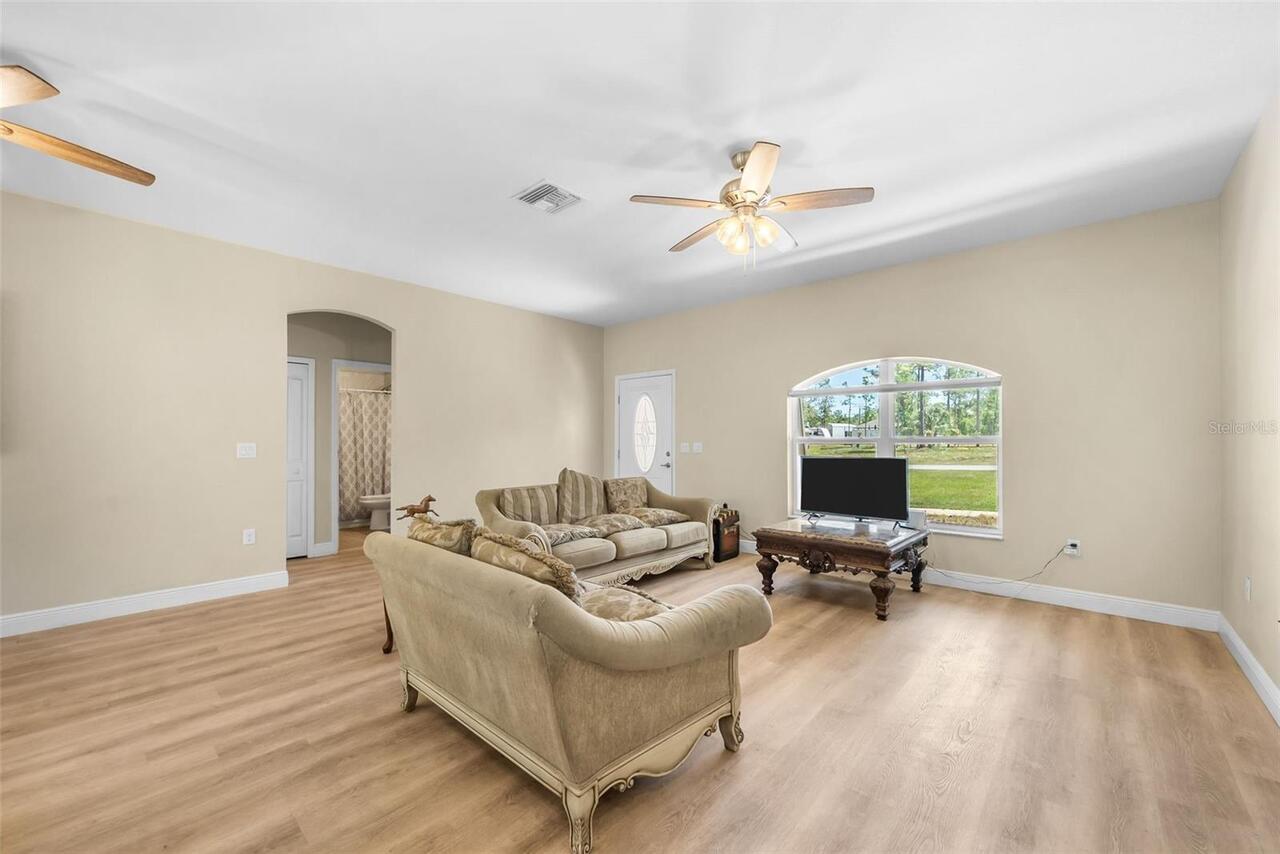 Listing Photo 9