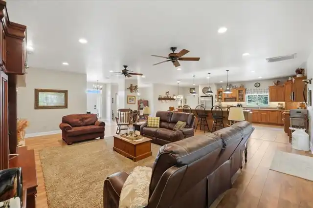 Listing Photo 9