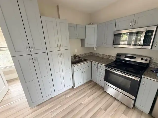 Listing Photo 9