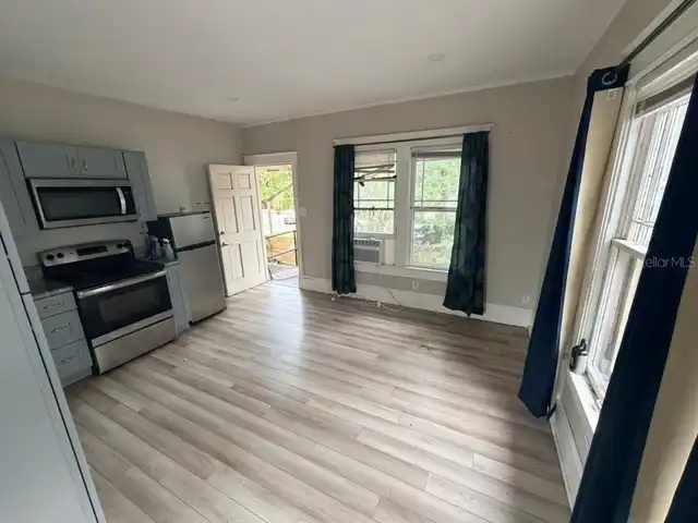 Listing Photo 10