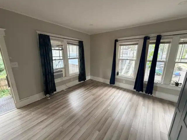 Listing Photo 11