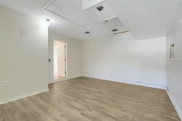 Listing Photo 24