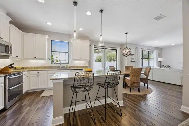 Listing Photo 12
