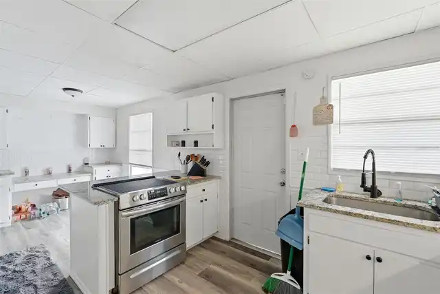Listing Photo 11
