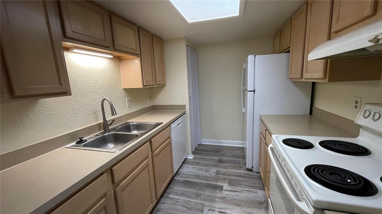 Listing Photo 8