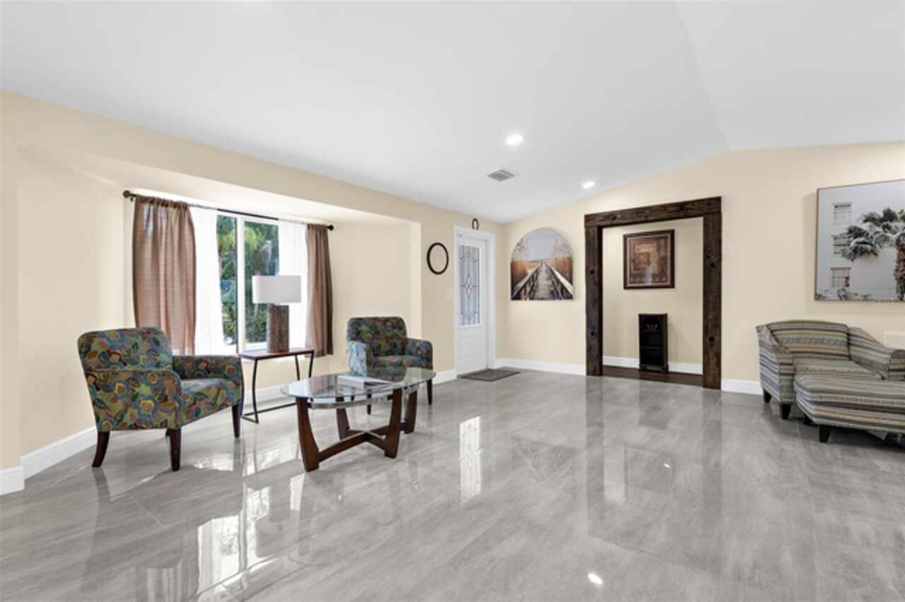 Listing Photo 12