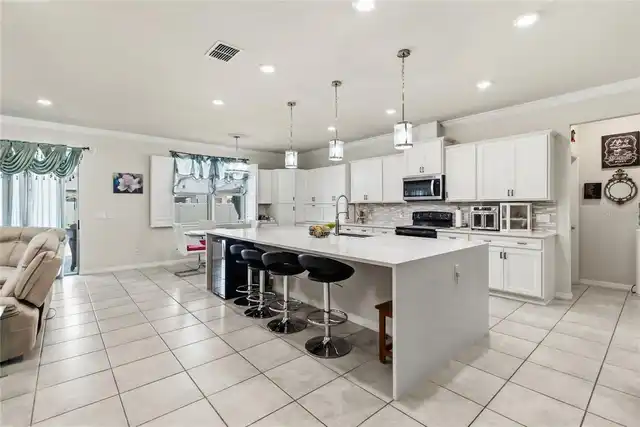 Listing Photo 10