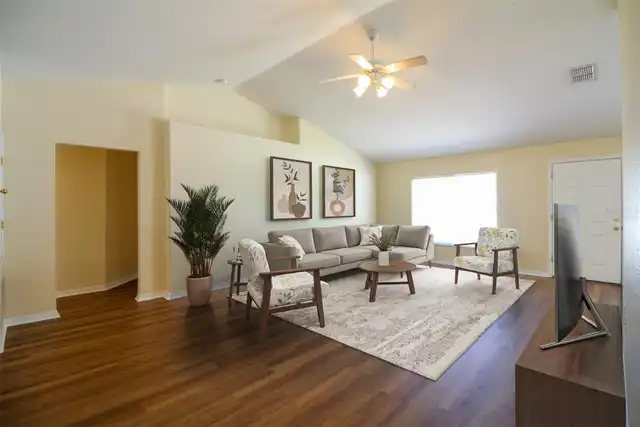 Listing Photo 11