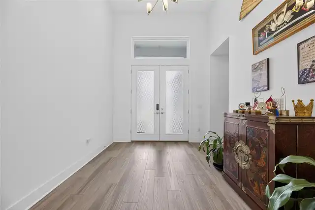 Listing Photo 9