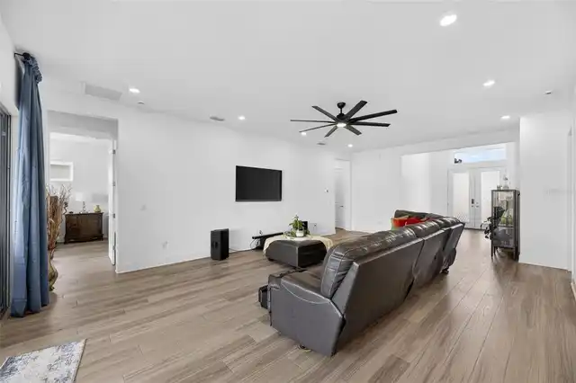 Listing Photo 15
