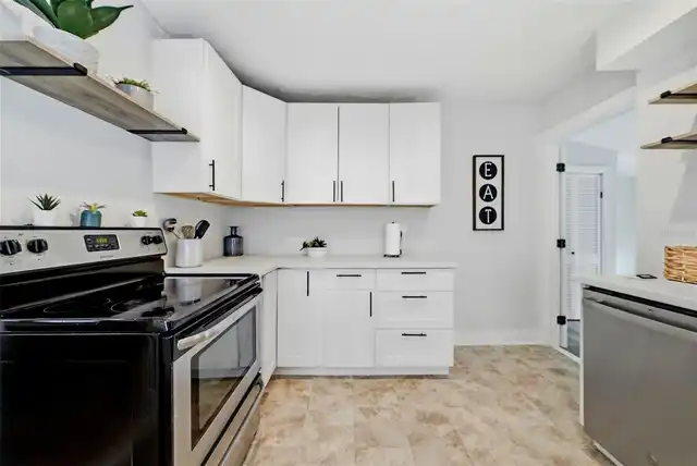 Listing Photo 11