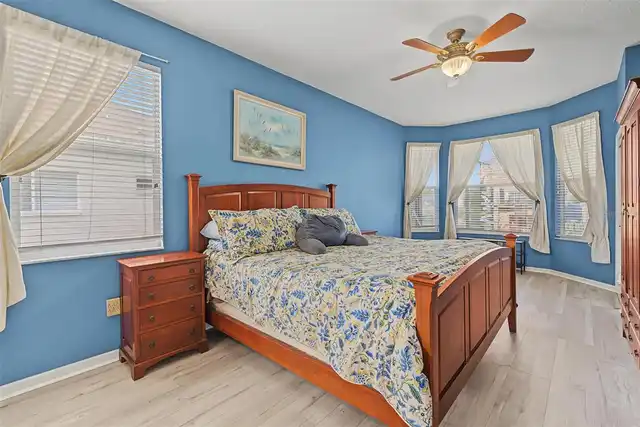 Listing Photo 11