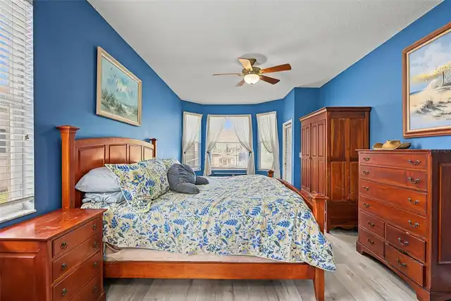 Listing Photo 12