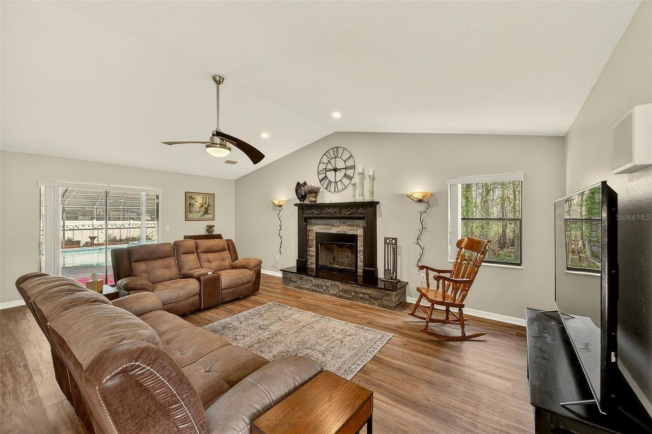 Listing Photo 12