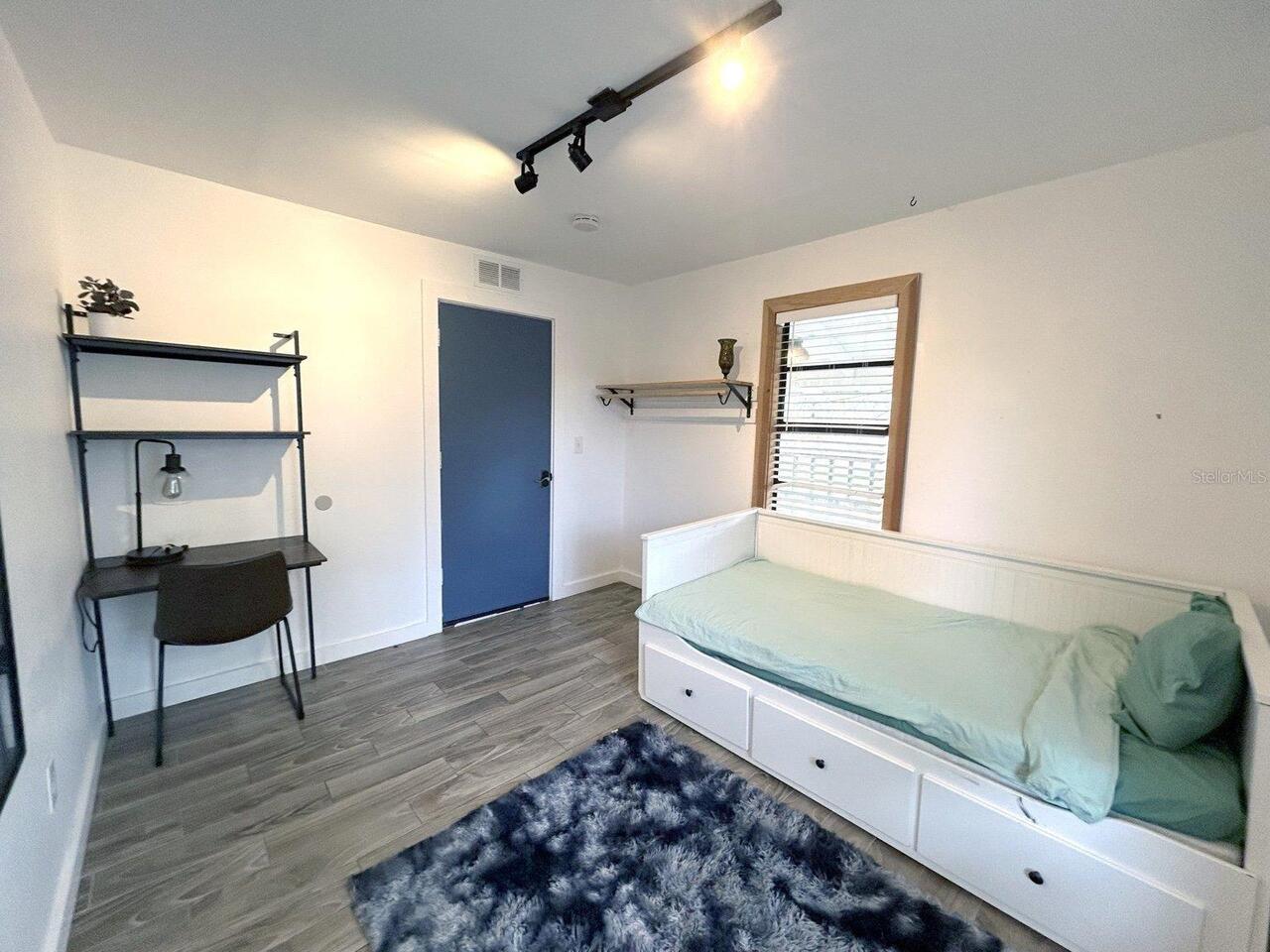 Listing Photo 11