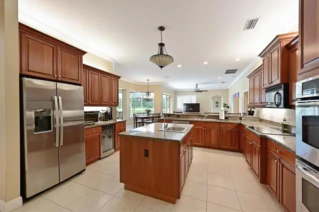 Listing Photo 10