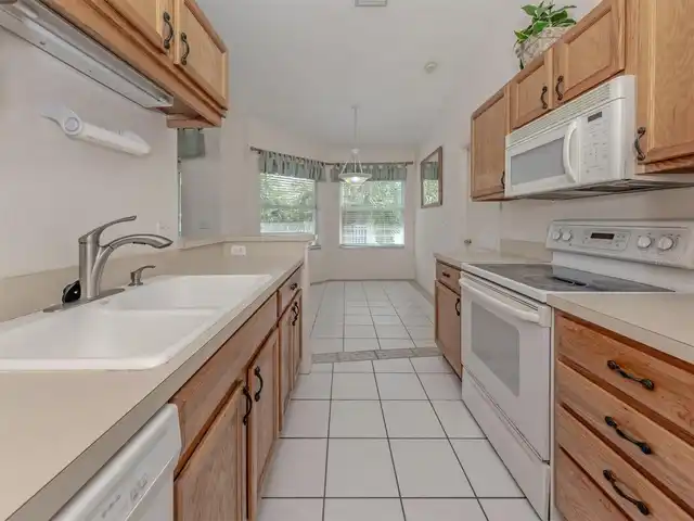 Listing Photo 12