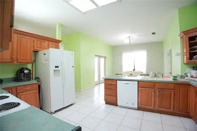 Listing Photo 12