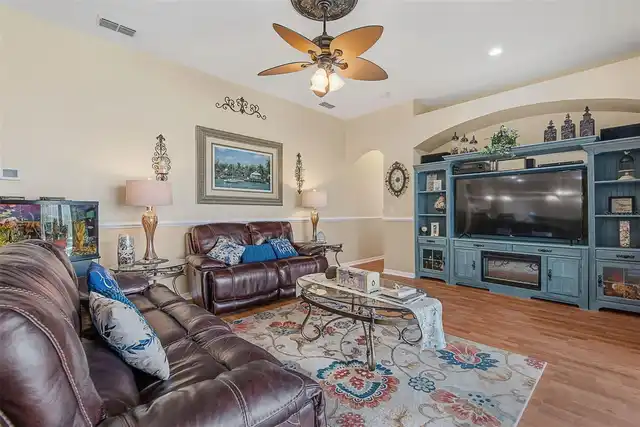 Listing Photo 32