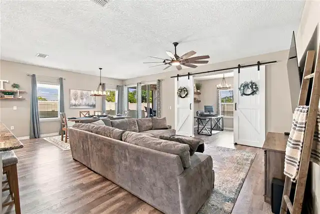 Listing Photo 8